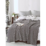 Zig Zag Pattern Jacquard Knitted Blanket